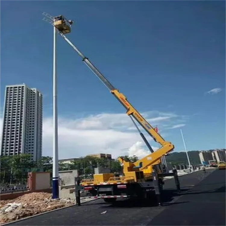 竹山维修路灯的曲臂升降车出租